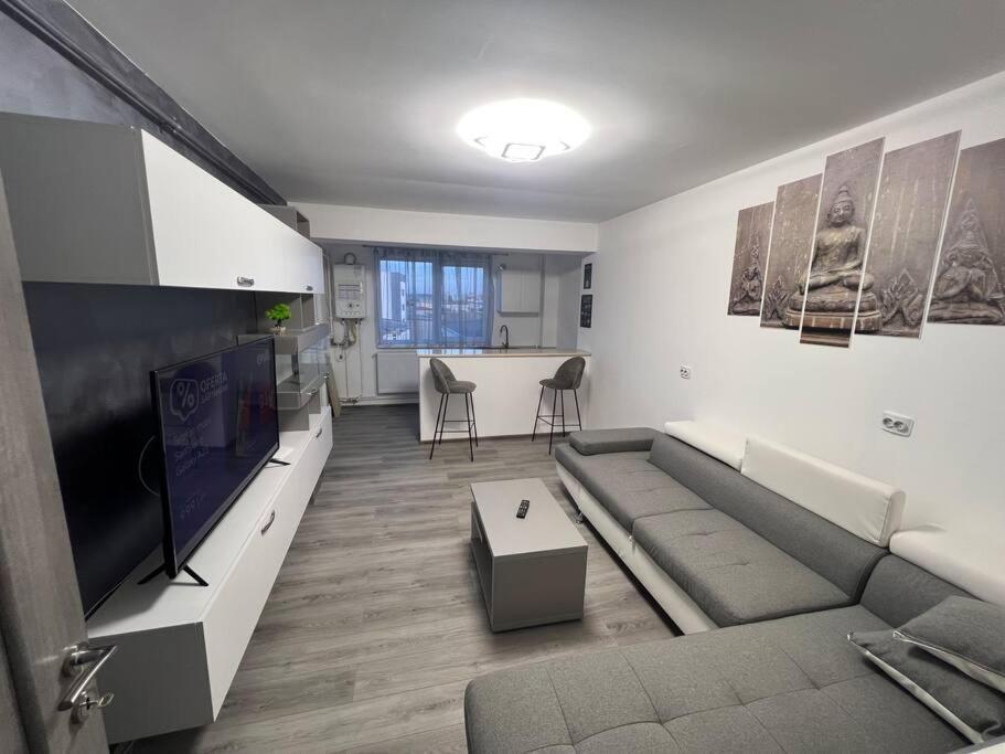 Lovely Flat With Bathtub 5 Mins From Center Craiova Esterno foto