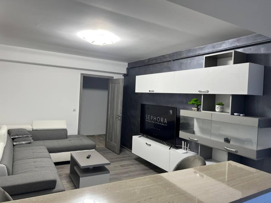 Lovely Flat With Bathtub 5 Mins From Center Craiova Esterno foto